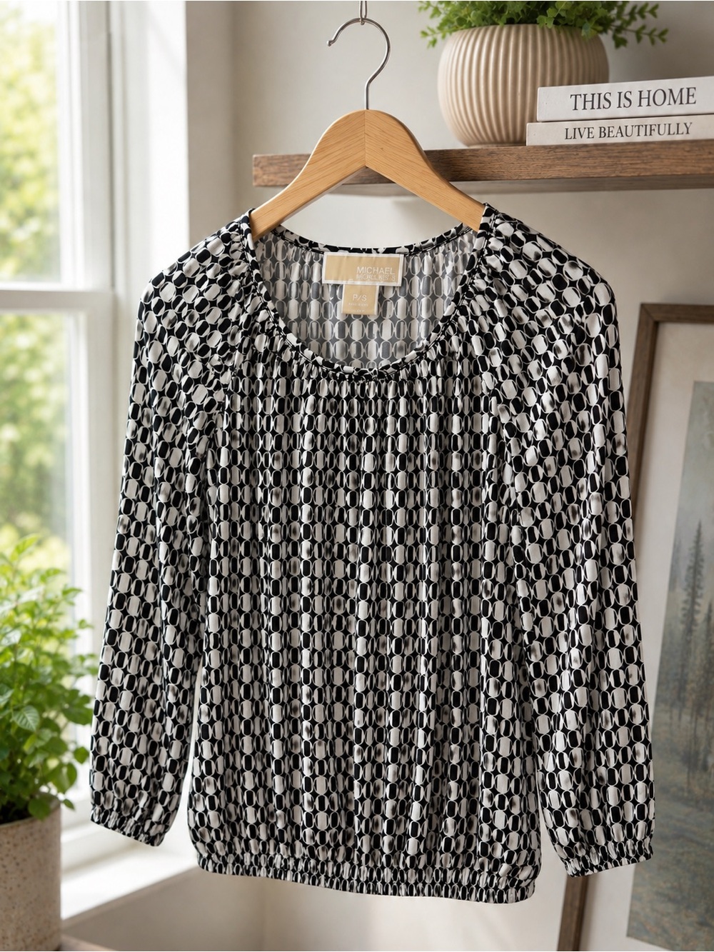 MICHAEL Michael Kors Black & White Geometric Print Top Petite Small P/S